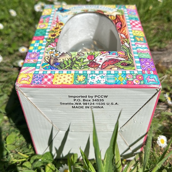 Spring Water Globe with musical play “peter cottontail” egg shape glass dome - Picture 3 of 8
